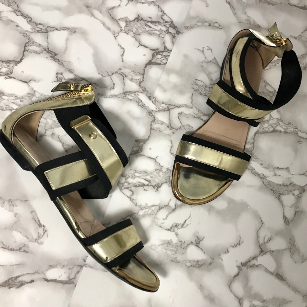 ✨HP!💫Stuart Weitzman Romanesque Gladiator Sandals